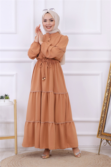 Belden Bağcıklı Dantel Detaylı Elbise