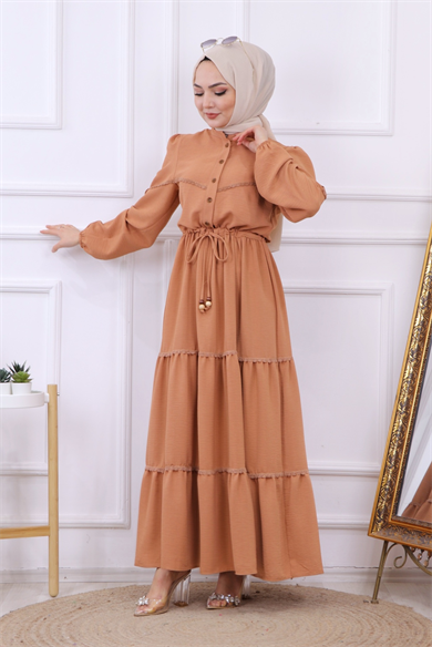 Belden Bağcıklı Dantel Detaylı Elbise