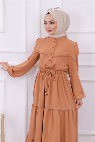 Belden Bağcıklı Dantel Detaylı Elbise