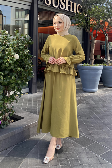 Bluzu Fırfır Detaylı Etekli Takım Yağ Yeşili