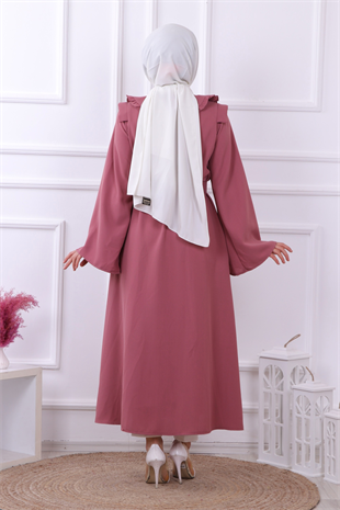 Bronş Detaylı Elbise 