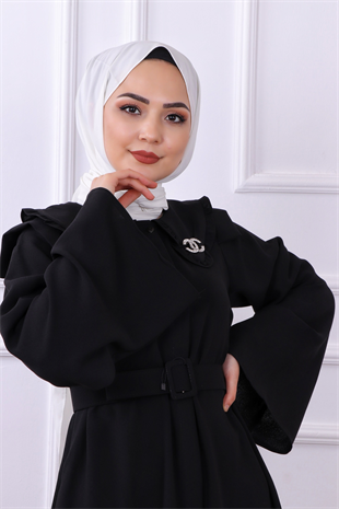 Bronş Detaylı Elbise Siyah
