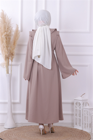 Bronş Detaylı Elbise Vizon