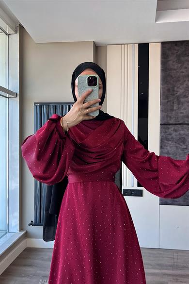 Degaje Yaka Taşlı Saten Elbise Bordo