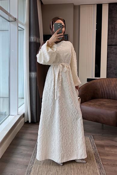 Kendinden Kabartma Desen Elbise Krem