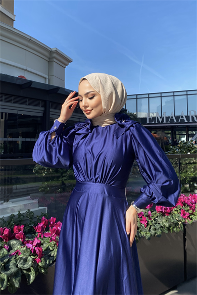 Kol Üstü Taş İşlemeli Saten Elbise