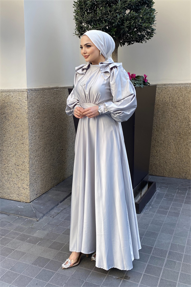 Kol Üstü Taş İşlemeli Saten Elbise Gri