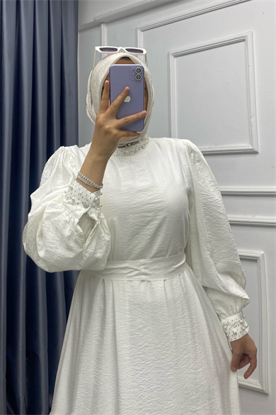 Kolları Ve Yakası Taşlı Elbise Beyaz