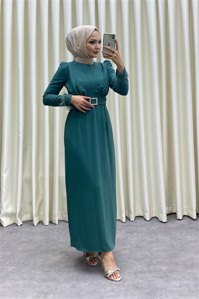 Kolu Tüy Detaylı Elbise 