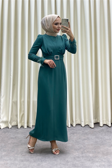 Kolu Tüy Detaylı Elbise 