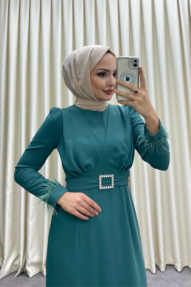 Kolu Tüy Detaylı Elbise 