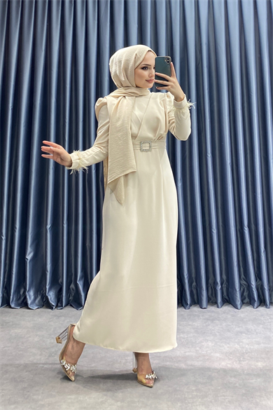 Kolu Tüy Detaylı Elbise Krem