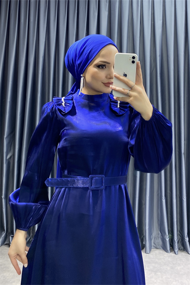 Omuzları Aplikli Saten Elbise Lacivert
