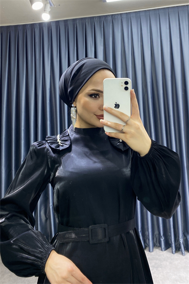 Omuzları Aplikli Saten Elbise Siyah