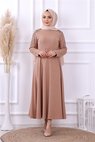 Omuzu İncili Elbise Vizon