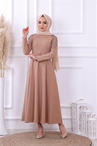 Omuzu İncili Elbise Vizon