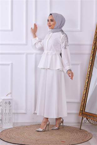 Omuzu Taşlı Takım Beyaz