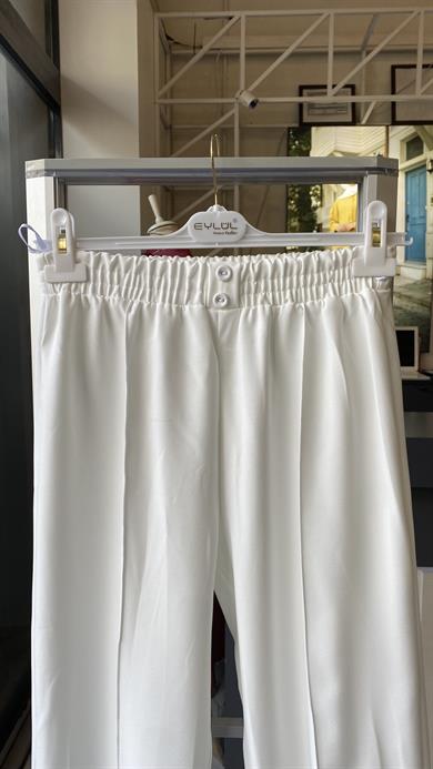 Süs Düğme Pat Detaylı Pantolon Beyaz