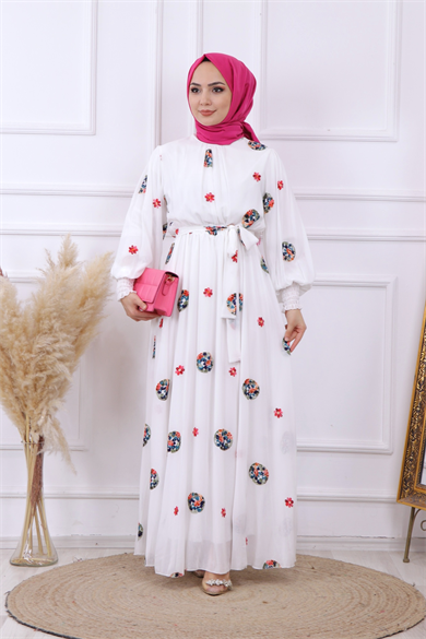 Üzeri Çiçek Nakışlı Elbise