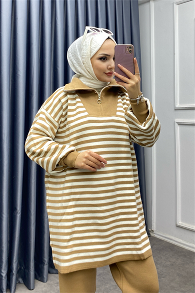 Yakası Fermuarlı Camel Beyaz Çizgili Takım