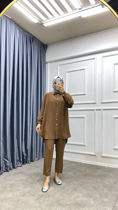 Yakası Taşlı Takım Kahverengi 