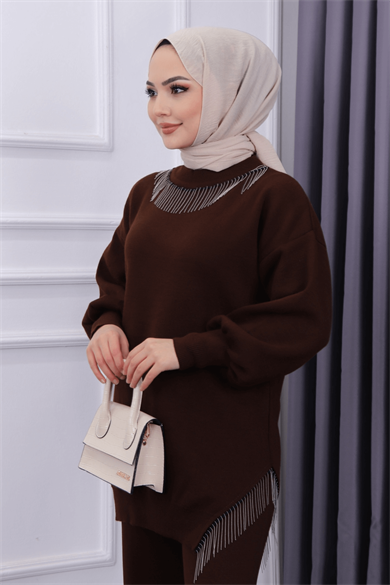 Yakası Zincirli Takım Kahverengi