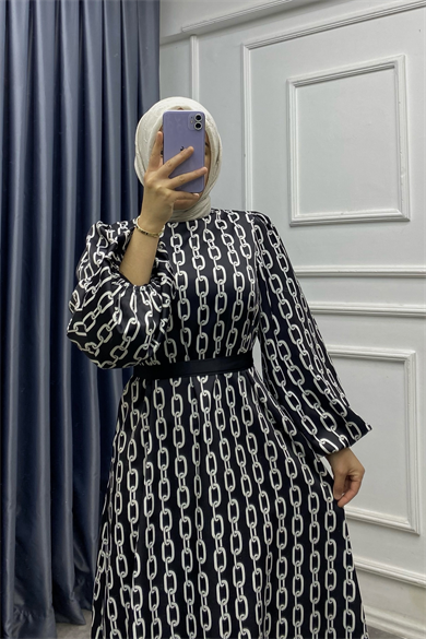 Zincir Detaylı Saten Elbise