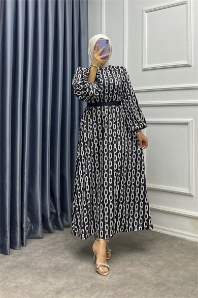 Zincir Detaylı Saten Elbise