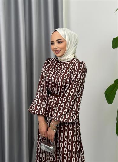 Zincir Detaylı Saten Elbise Kahverengi
