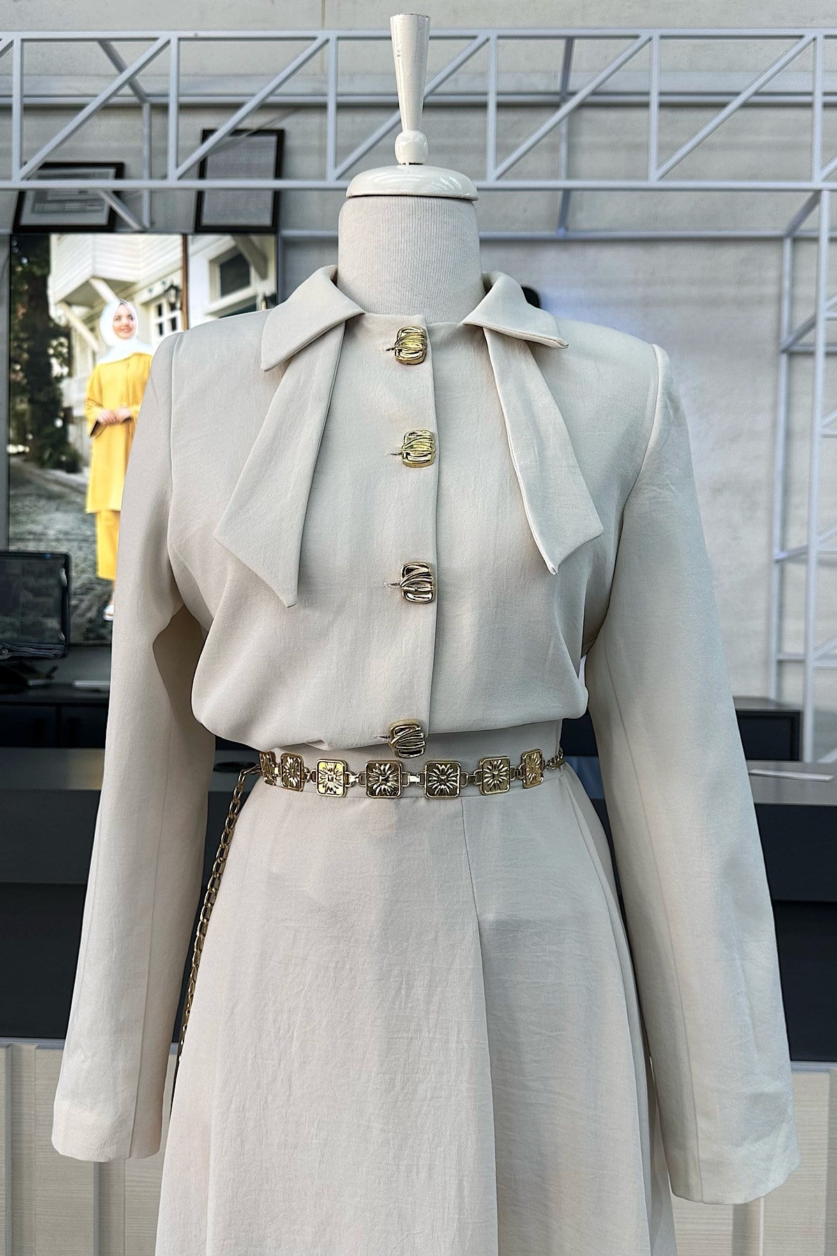 Fiyonklu Görünümlü Çift Yaka Takım TaşDubaiShowroomTAKIM41599