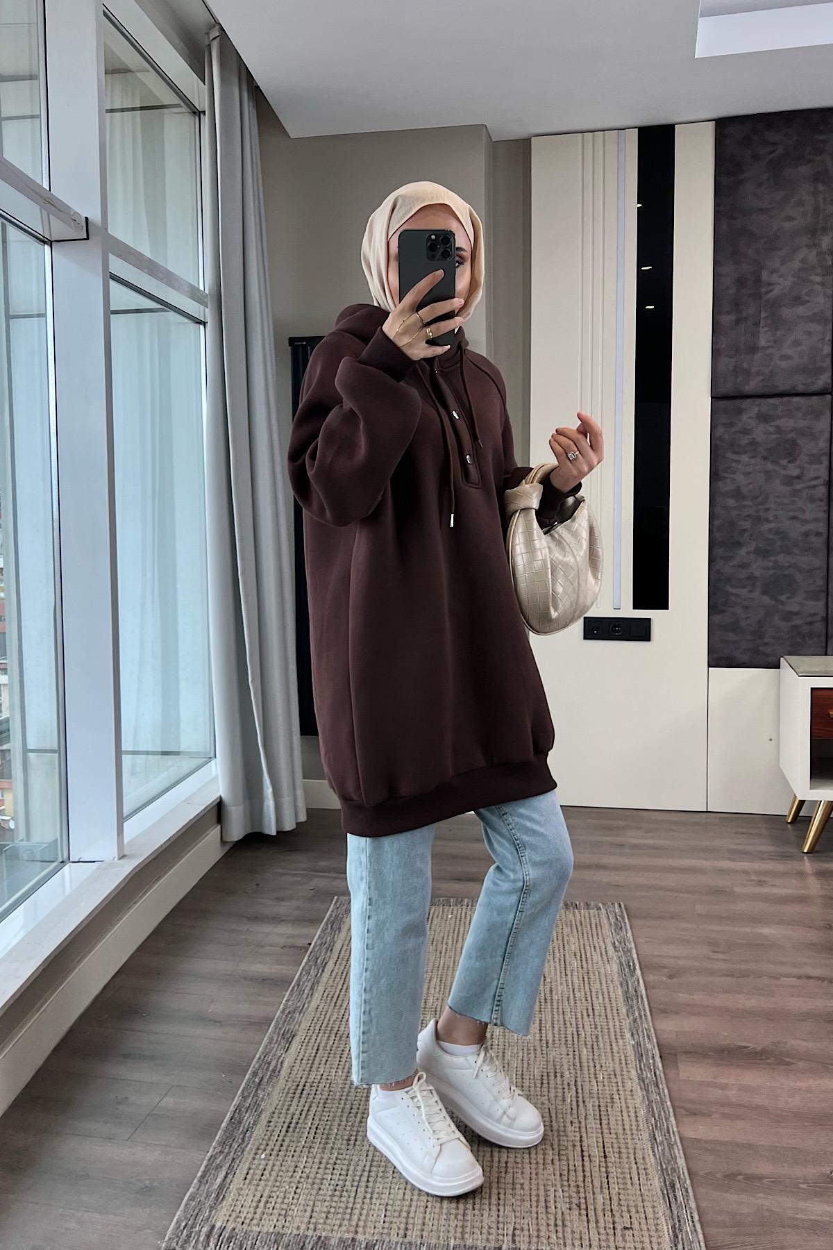 Yakası çıtçıt detaylı sweat KahverengiDubaiShowroomÜST GİYİM39372