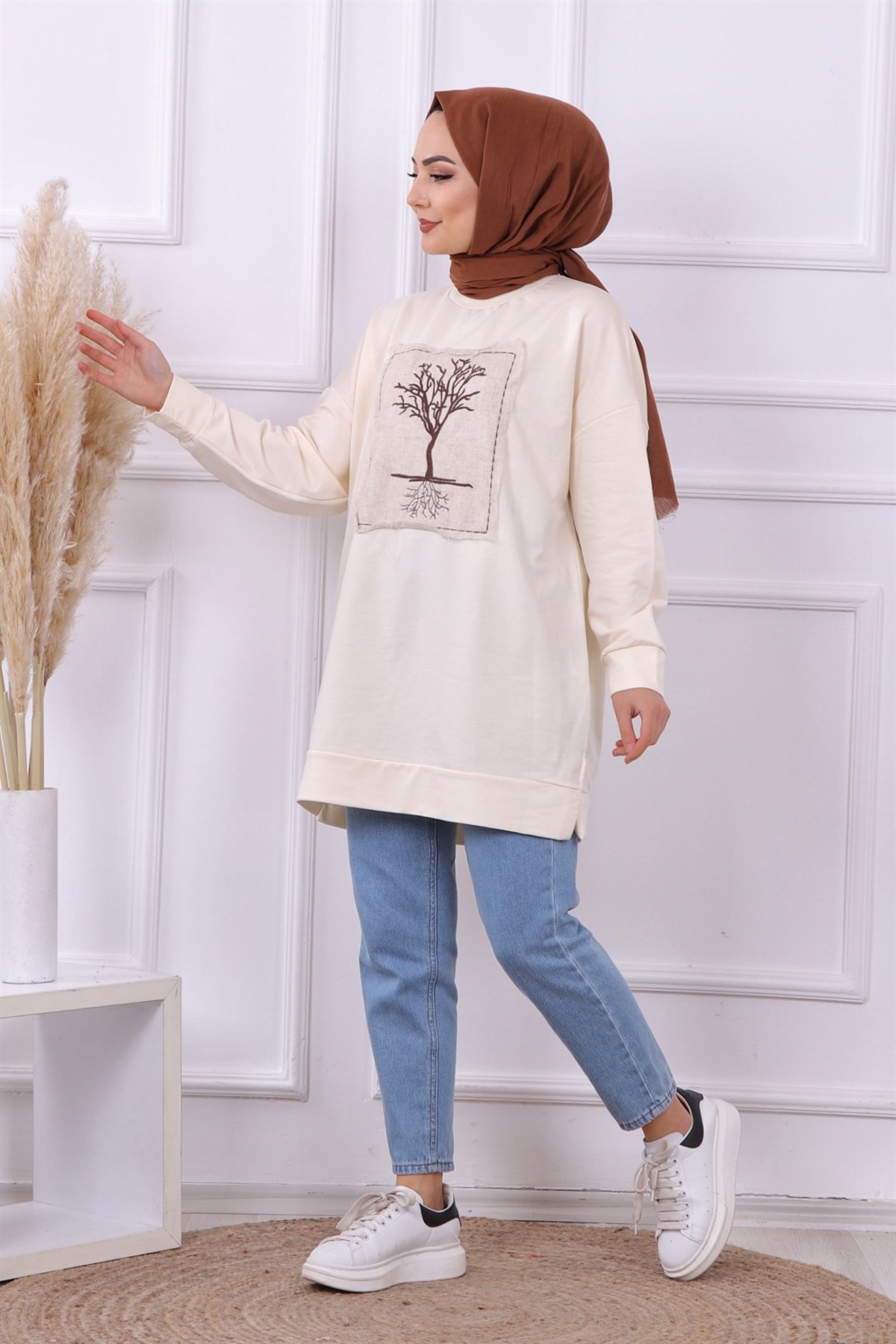 ağaç nakışlı sweat krem
