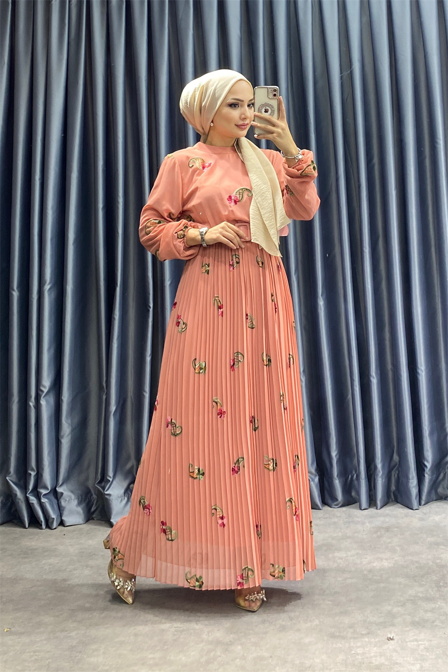 Altı piliseli şifon elbise 