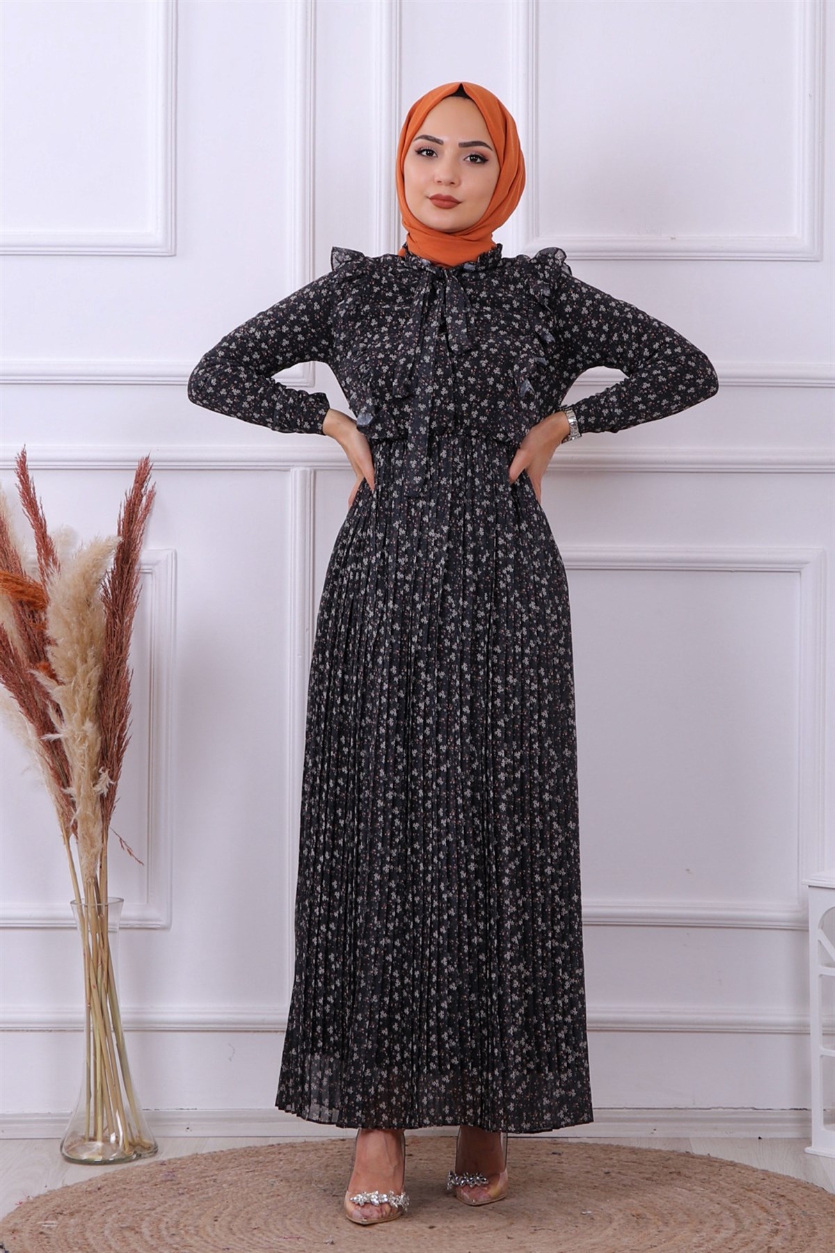 altı pliseli çiçekli elbise siyah
