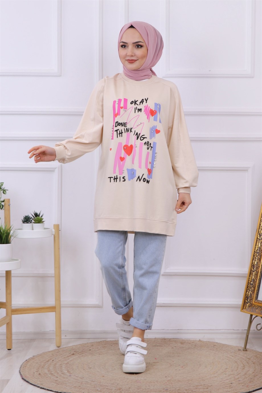 BASAKI VE TAŞ İŞLEMELİ SWEAT KREM