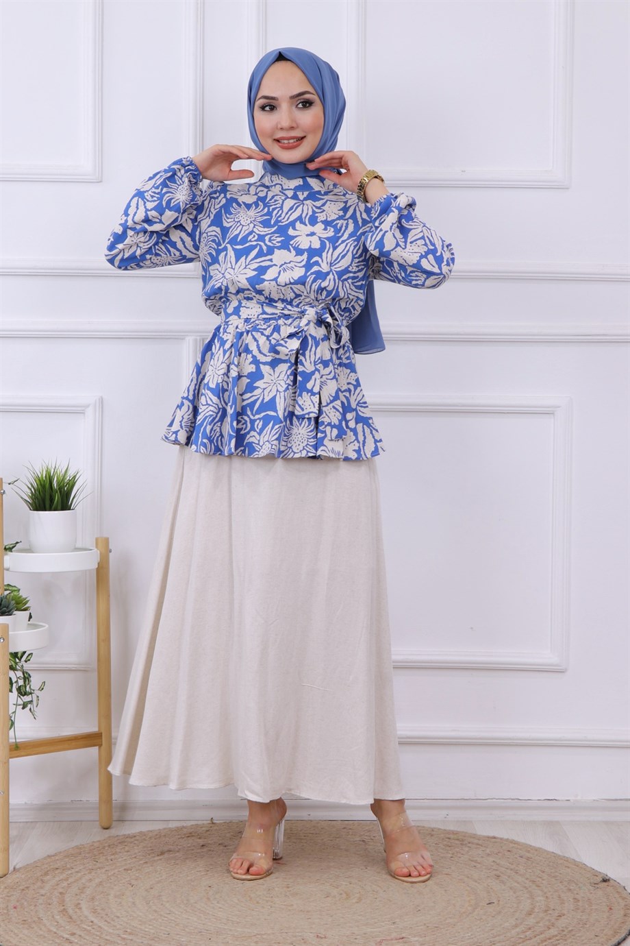BLUZU KARANFİL DESEN ETEKLİ TAKIM MAVİ