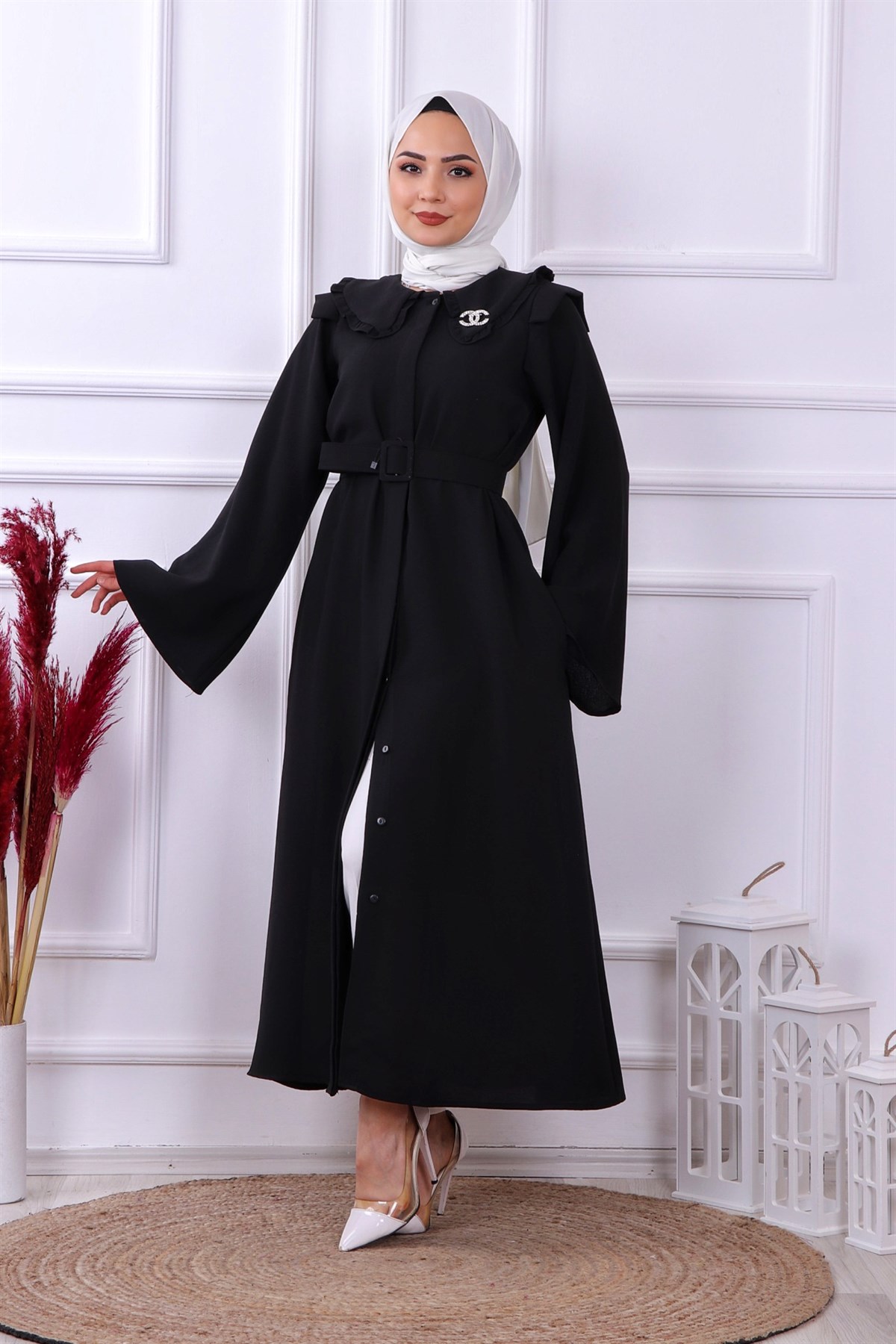 Bronş detaylı elbise siyah