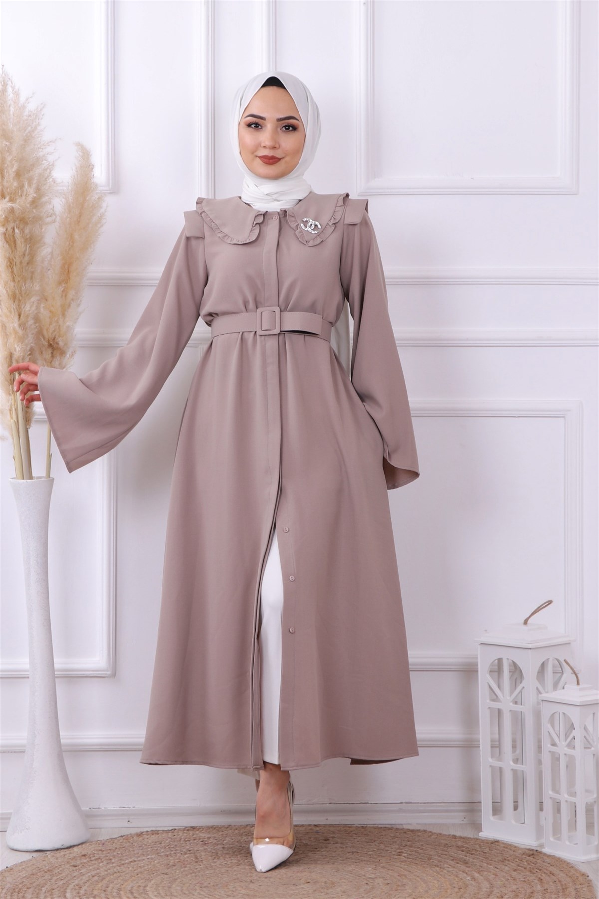 Bronş detaylı elbise vizon