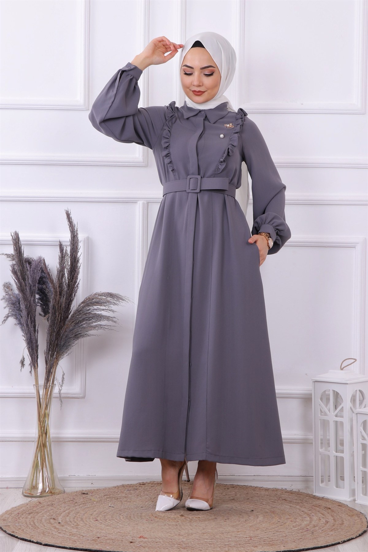Bronşlu elbise gri