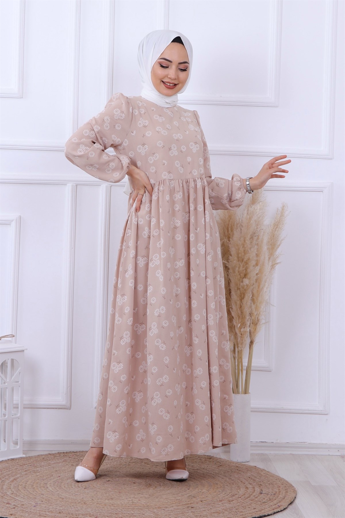 çiçek desenli elbise krem