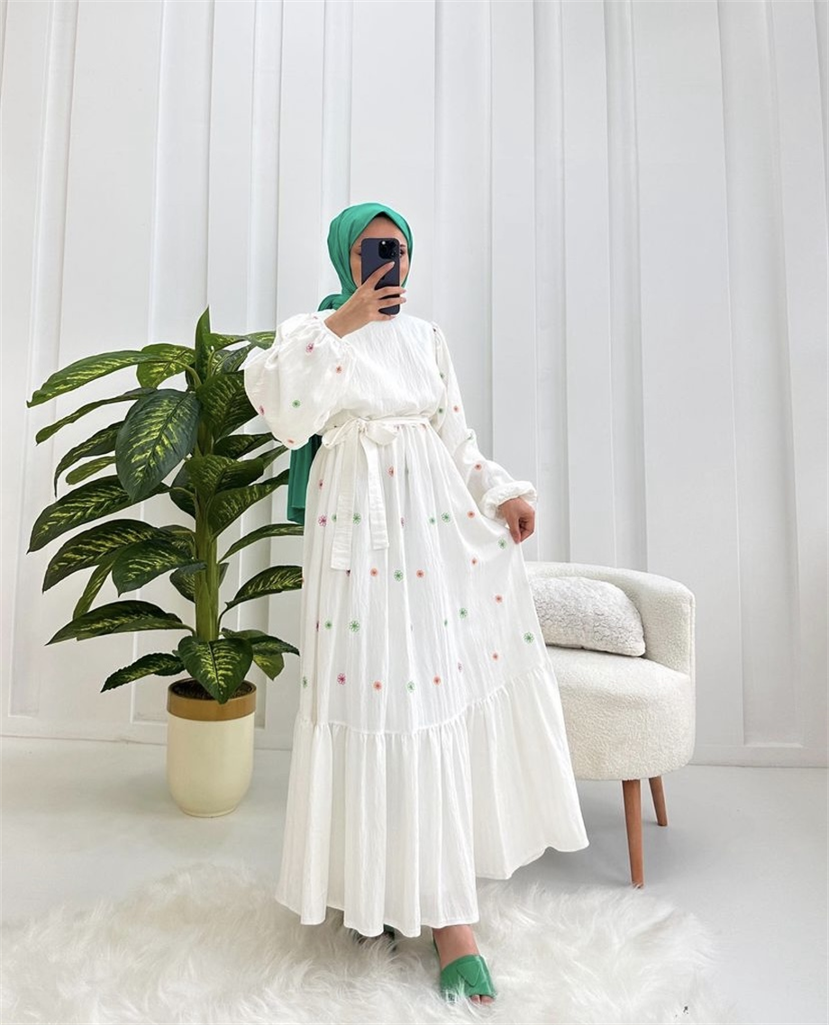 Çiçek nakışlı  elbise