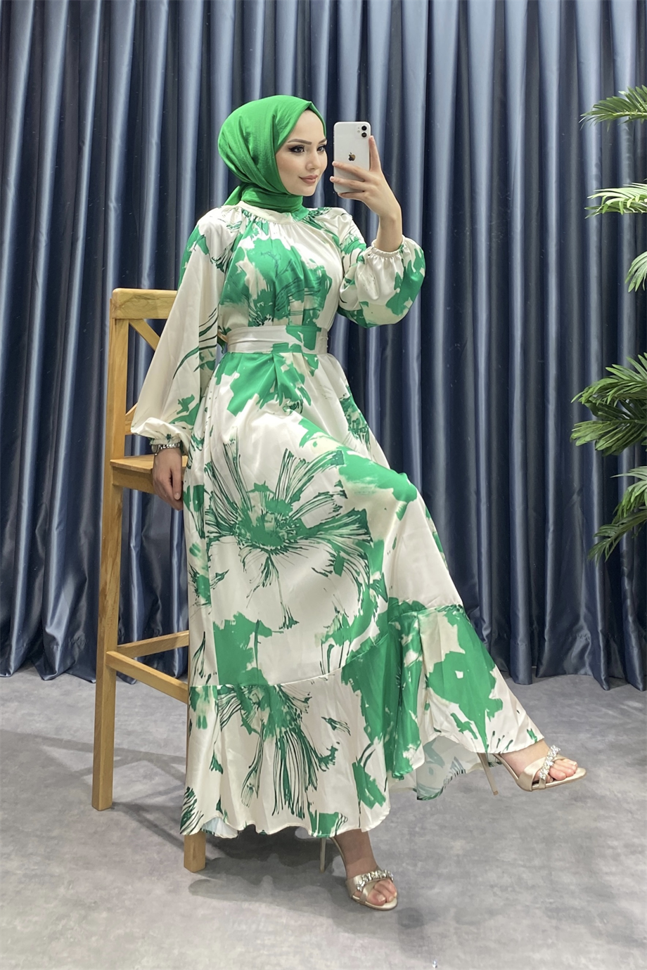 Desenli saten elbise