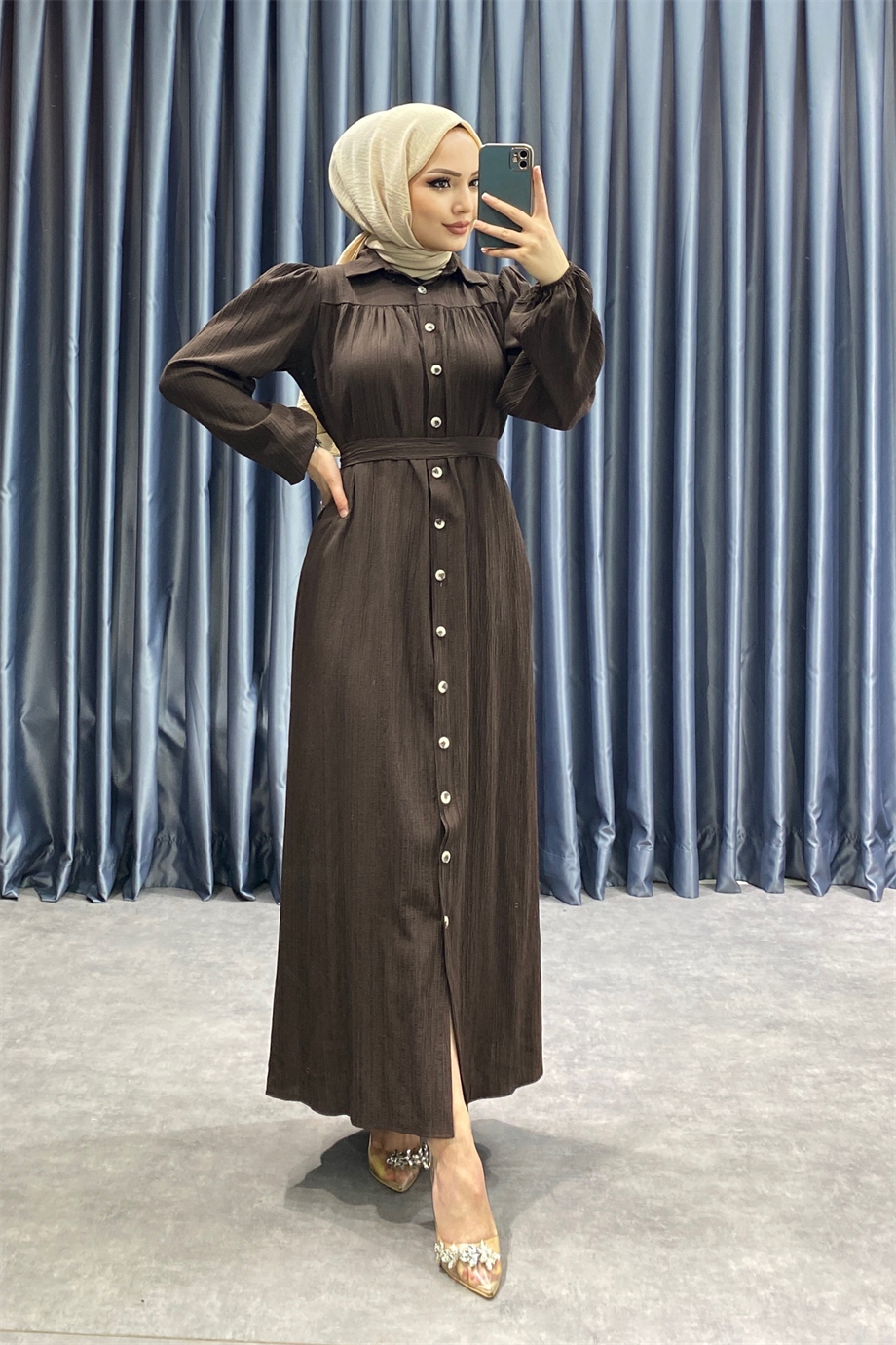 Düğmeli elbise kahverengi