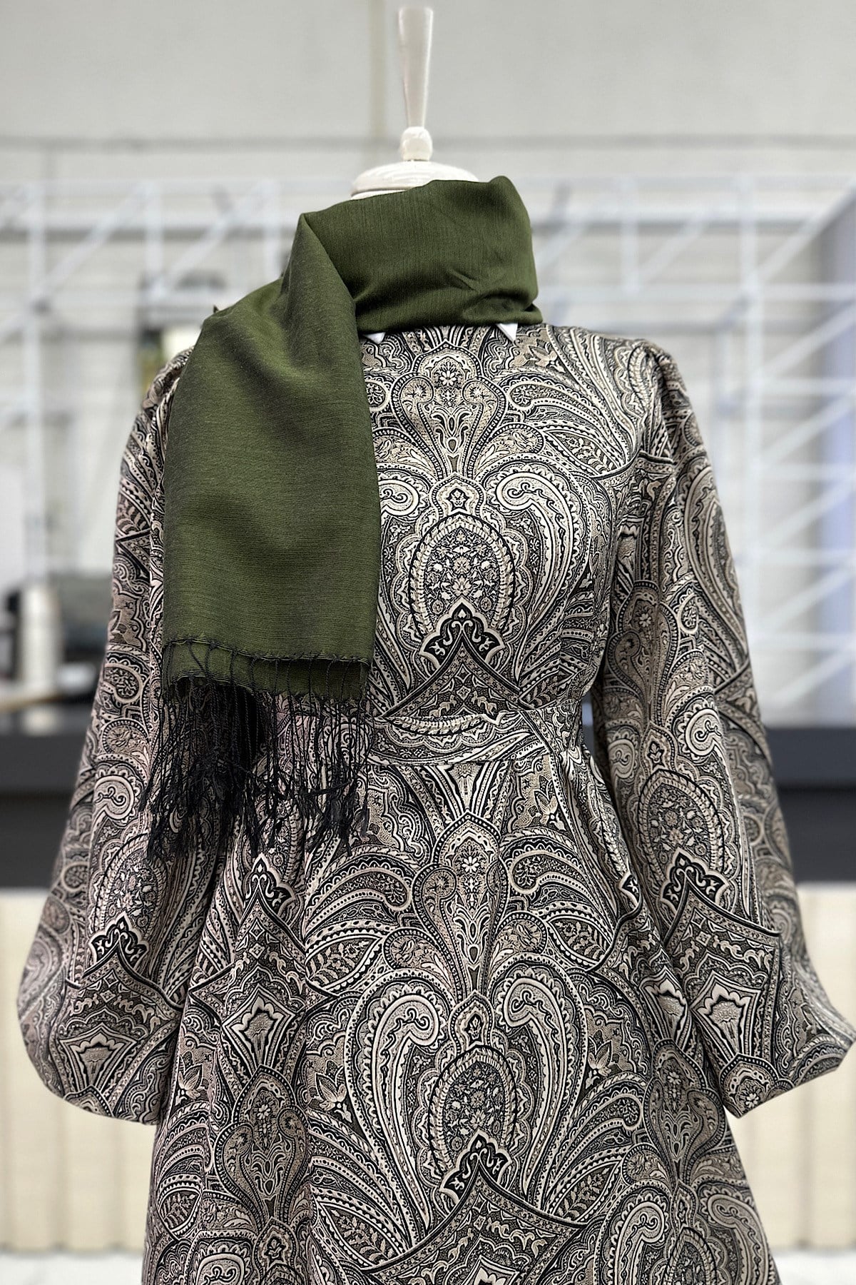 Şal Desen Saten Elbise Gri-YeşilDubaiShowroomELBİSELER01197