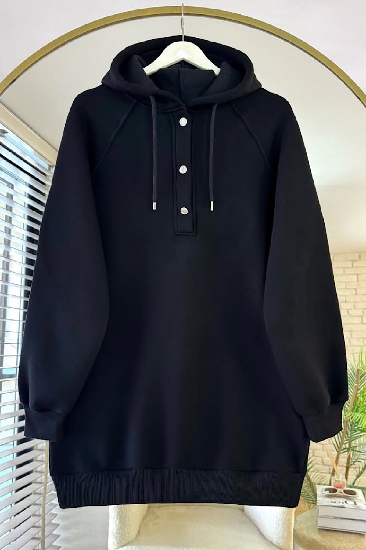 Yakası çıtçıt detaylı sweat SiyahDubaiShowroomÜST GİYİM39372