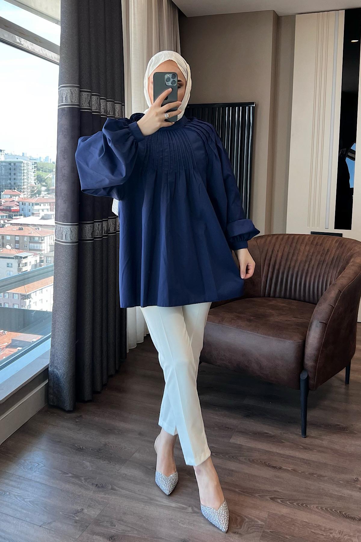 Gül Broşlu Gömlek lacivert 