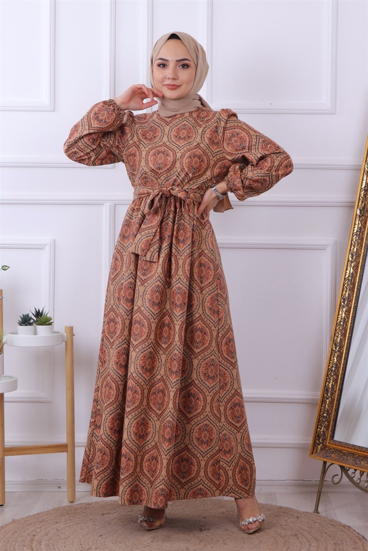 KENDİNDEN DESENLİ ELBİSE 