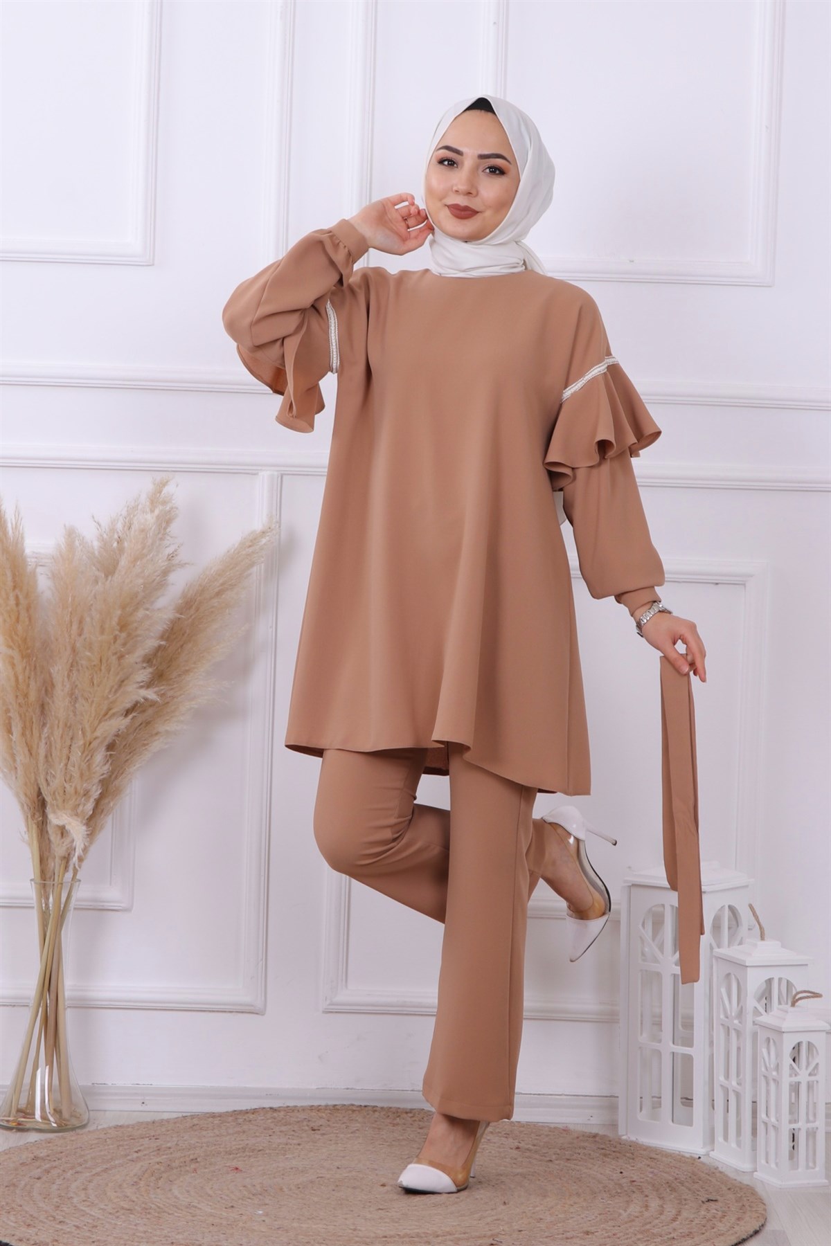 KOLLARI FIRFIR DETAYLI TAKIM CAMEL