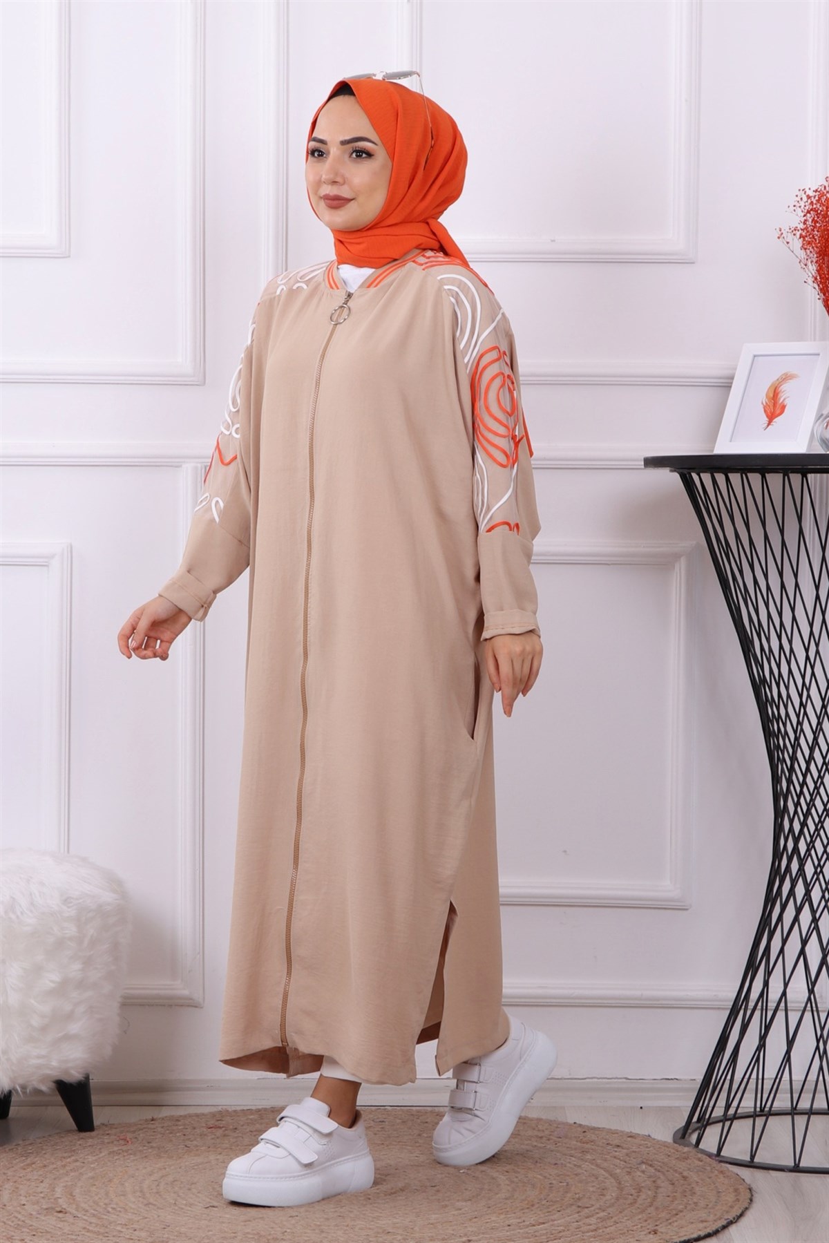 kolları nakışlı kap
