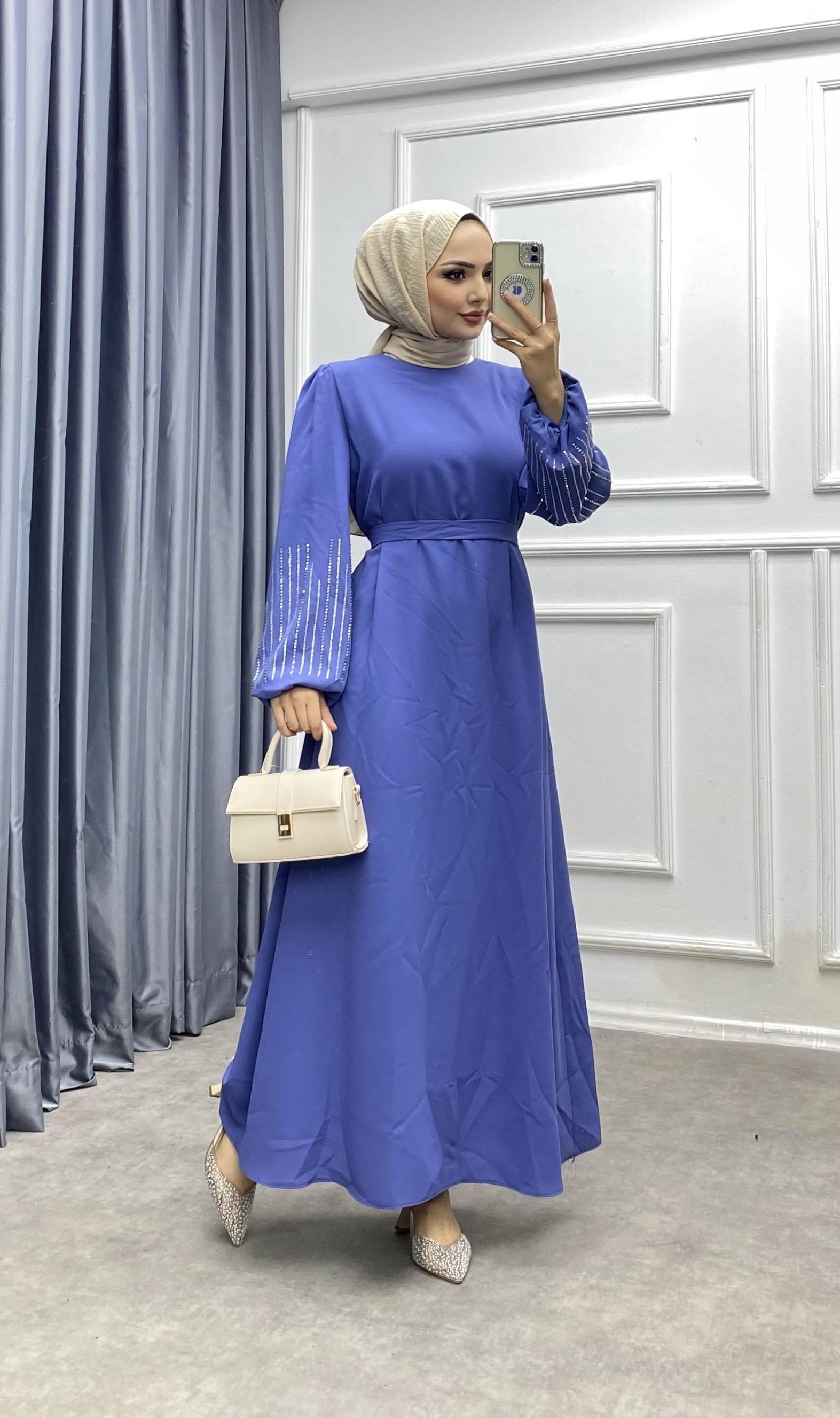 Kolu taşlı elbise mavi